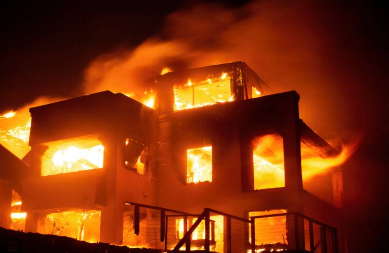 Mơ Cháy Nhà Đánh Con Gì? Giải Mã Giấc Mơ Và Những Con Số May Mắn